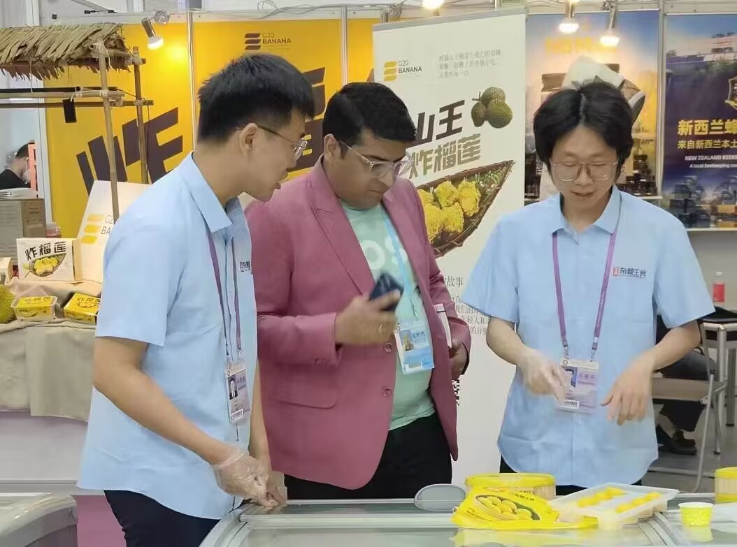 攜手廣交會(huì)，展譯界風(fēng)采——外國(guó)語(yǔ)學(xué)院翻譯碩士團(tuán)隊(duì)專業(yè)語(yǔ)言服務(wù)獲央視國(guó)際頻道專訪